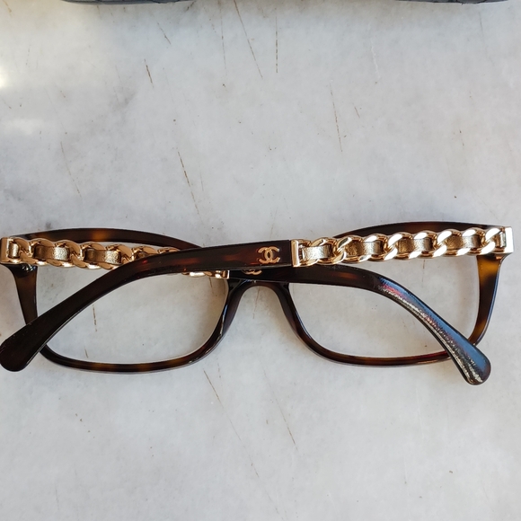 Chanel Frame+ Chanel Leather Case - Picture 13 of 14